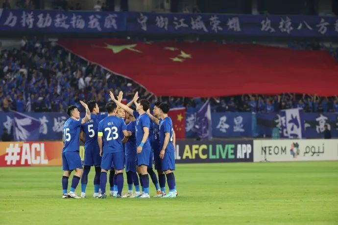 今年夏窗，切尔西花费6210万欧元引进了19岁的比利时中场拉维亚。