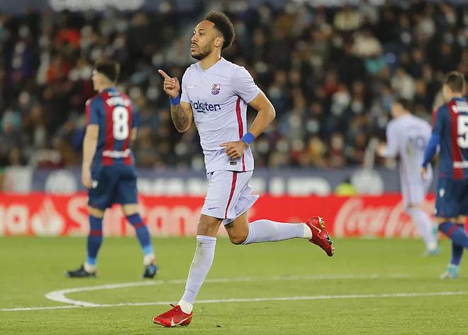 在U17世界杯1/4决赛阿根廷3-0战胜巴西的比赛中，他上演帽子戏法，一人包办全部进球。